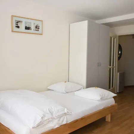 Cute In The Center - Crown 42 Apartment