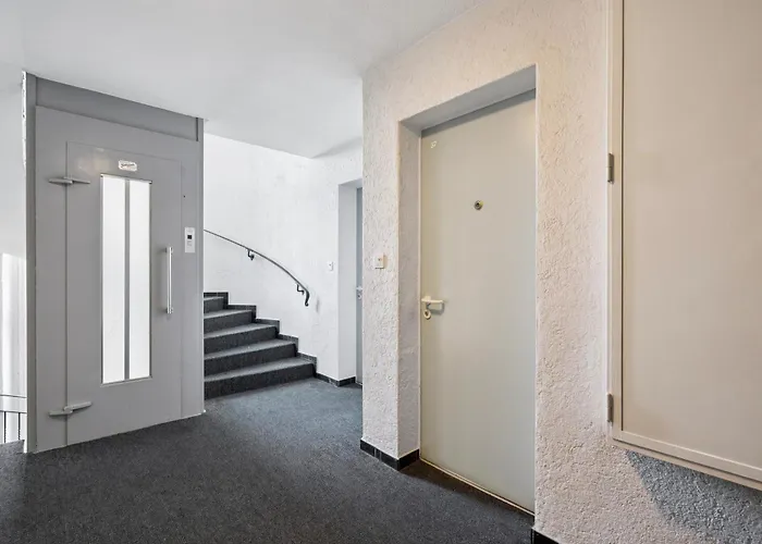 Cute In The Center - Crown 42 * Zurique