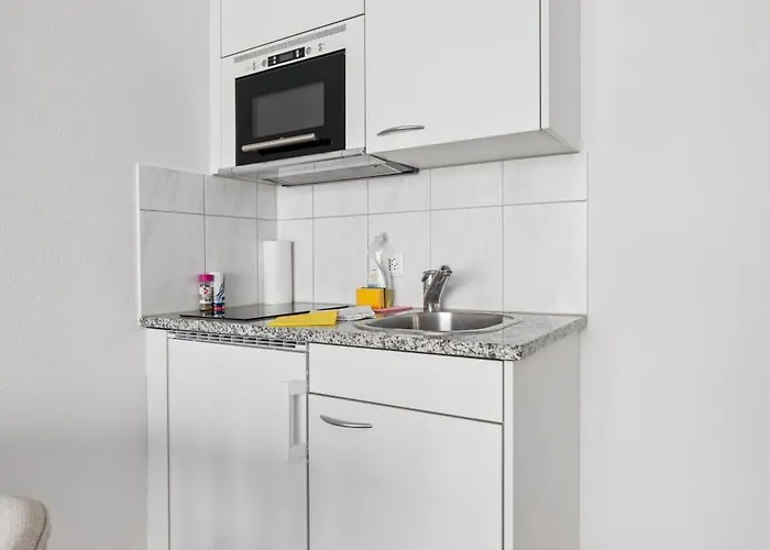 Cute In The Center - Crown 42 * Zurique