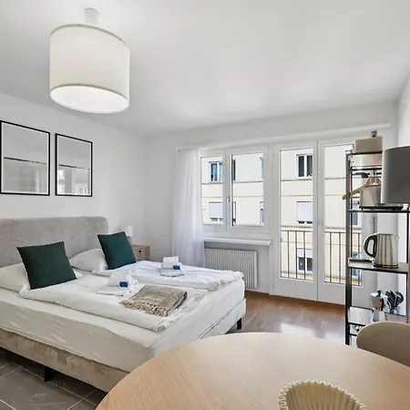 Cute In The Center - Crown 42 취리히